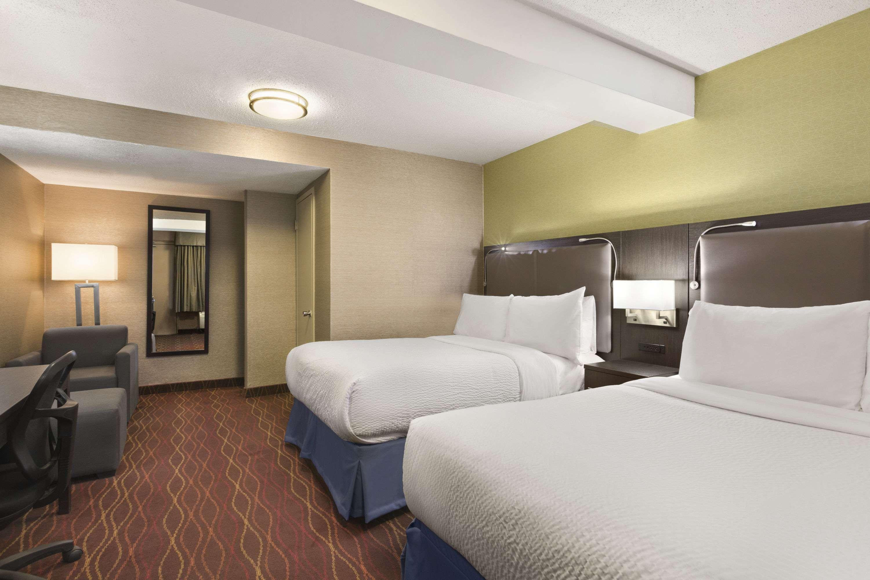 Days Inn By Wyndham Ottawa Exterior photo